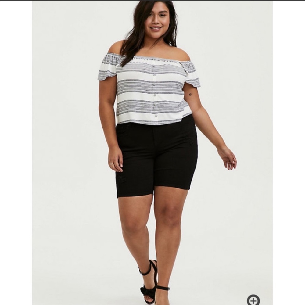 New Torrid black and white off shoulder crop top